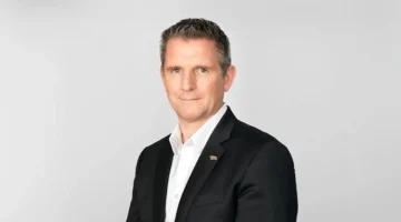 نهاية 2026.. إطلاق إنتاج السيارات الكهربائية بالكامل في السعودية